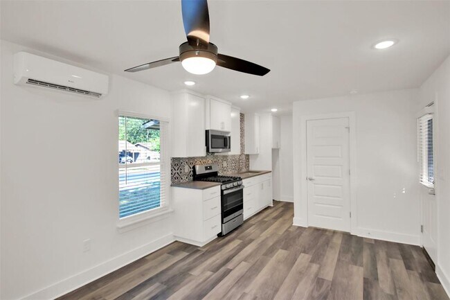 Building Photo - 2101 Benwick Cir