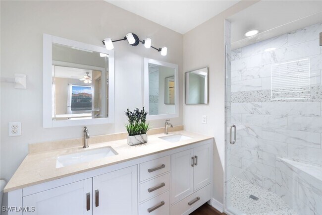 Building Photo - 360 Robin Hood Cir