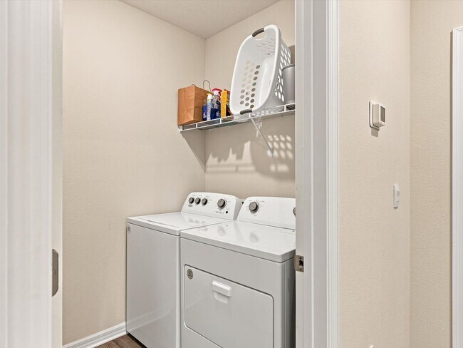 Building Photo - Unfurnished Annual Rental