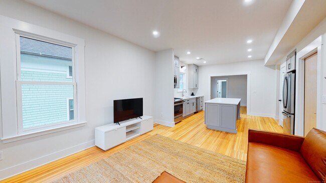 Building Photo - 276 Willow St