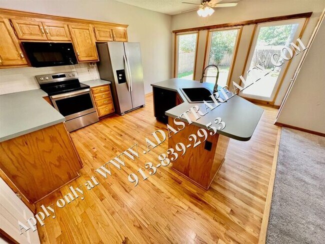 Building Photo - Updated 4 Bed 2.5 Bath in Olathe-Available...