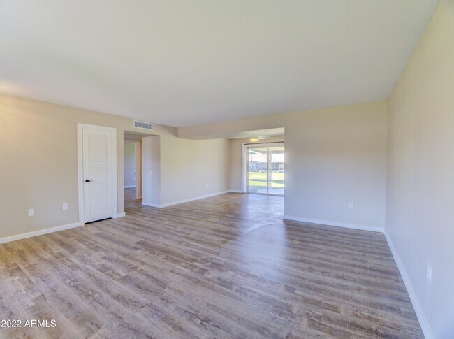 Building Photo - 10007 W Shasta Dr