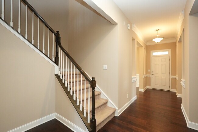 Building Photo - Bright 5BR w/ Island Kitchen,  Loft & 2-Car Garage in Mooresville