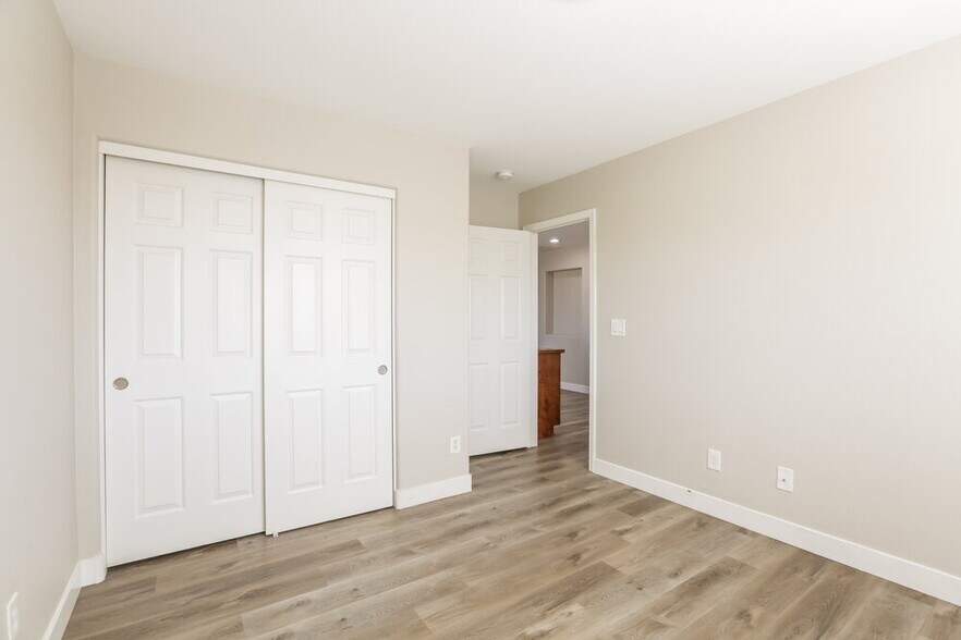 Building Photo - 4477 Oberlander Ave