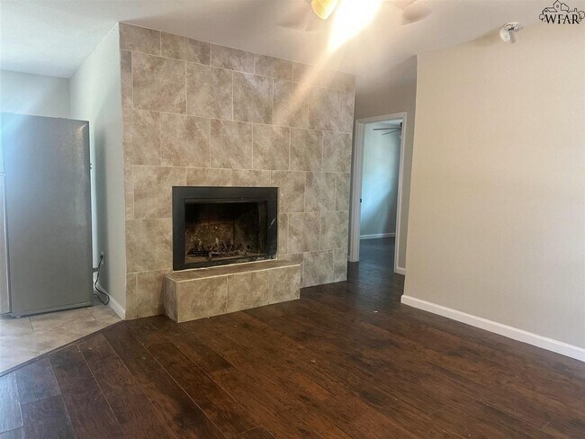 Building Photo - 5119 Parklane Dr