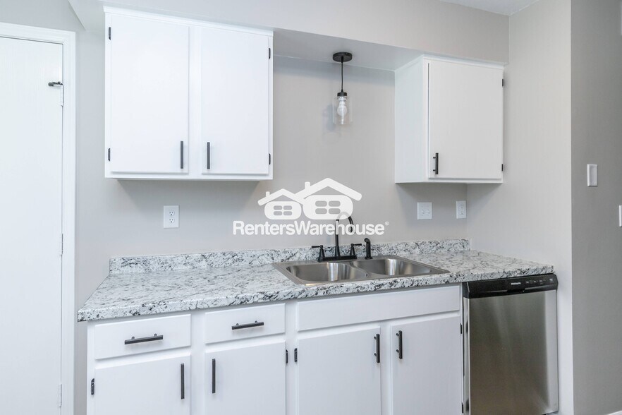 Building Photo - 145 N Crest Dr