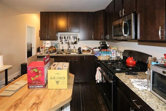 Building Photo - 3 bedroom in Chicago IL 60625