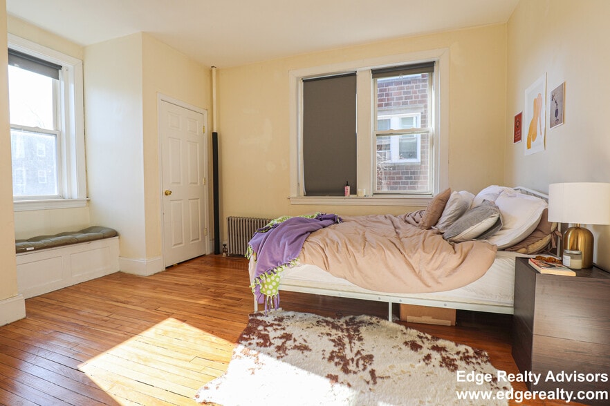 Building Photo - 66 Egmont St