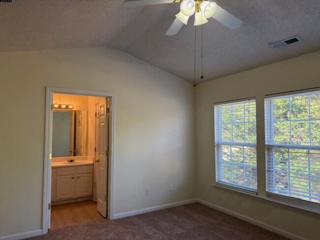 Building Photo - 712ca