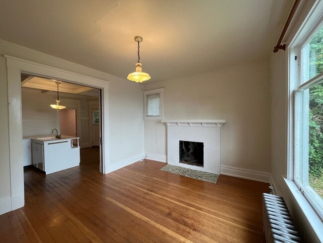 Building Photo - One Bedroom Close to Downtown and WWU