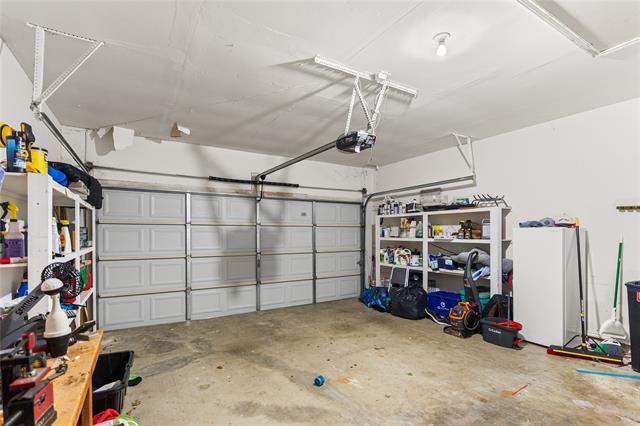 Building Photo - 2219 Greenview Dr