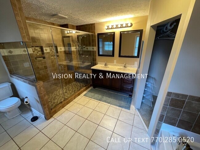 Building Photo - 117 Bascomb Dr