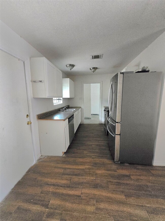 Building Photo - 5530 Elm Spring Dr