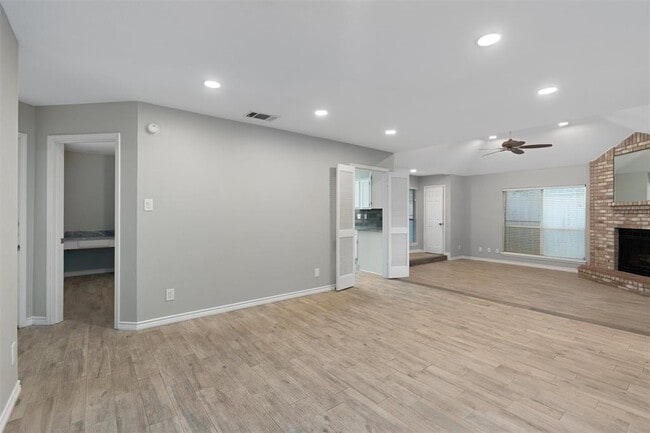 Building Photo - 2302 Windrift Way