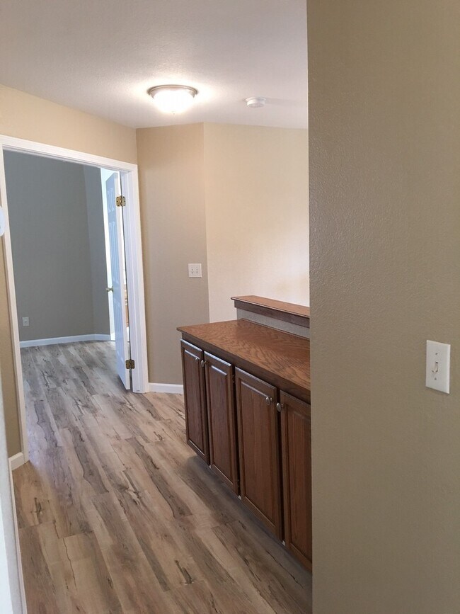 Building Photo - Large two story near the mall!