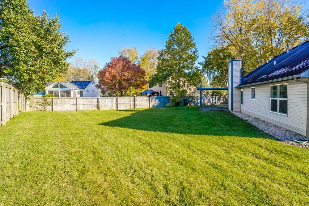 Building Photo - 6726 Oak Lake Dr