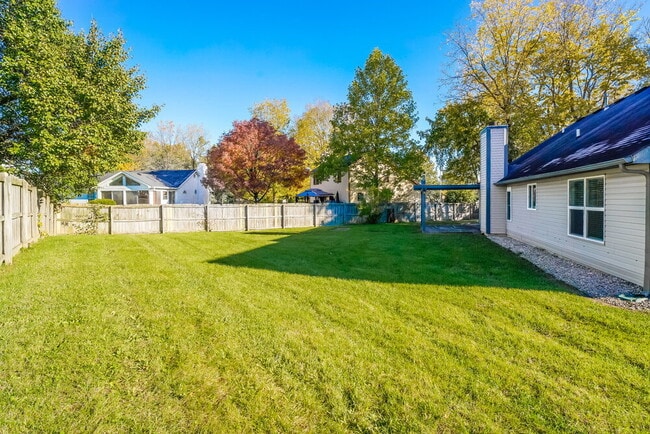 Building Photo - 6726 Oak Lake Dr