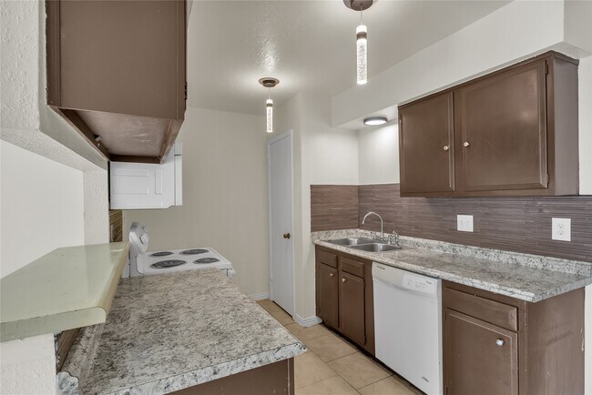 Building Photo - 6913 Chasewood Dr