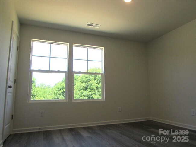 Building Photo - 133 Slate Dr