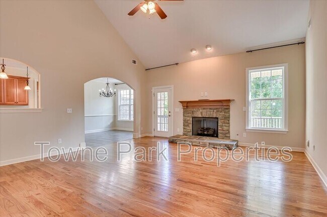 Building Photo - 1661 Jamestown Ave