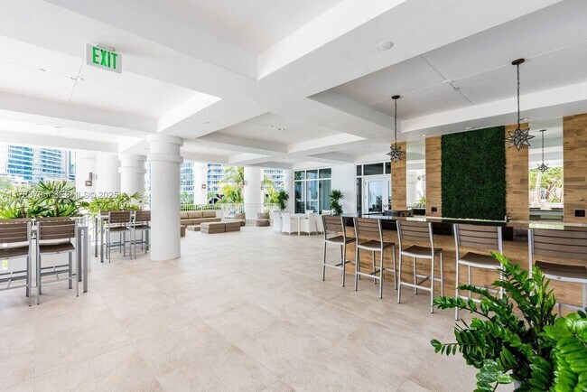 Building Photo - 801 Brickell Key Blvd