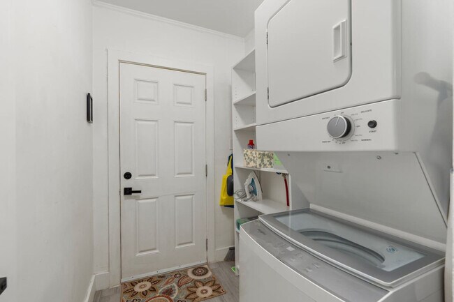 Building Photo - 1407 E McKinley St