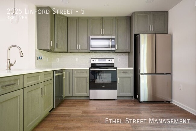 Building Photo - 2325 Linford St