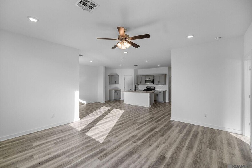 Building Photo - 12856 Silverbell Ave