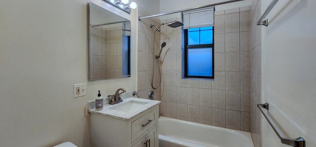 Building Photo - 832 Seward St