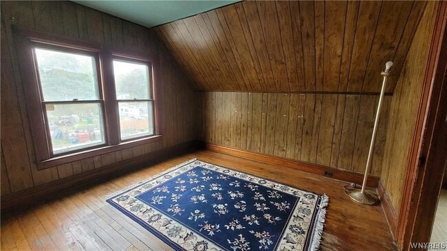 Building Photo - 325 Box Ave (Upper) Avenue Unit