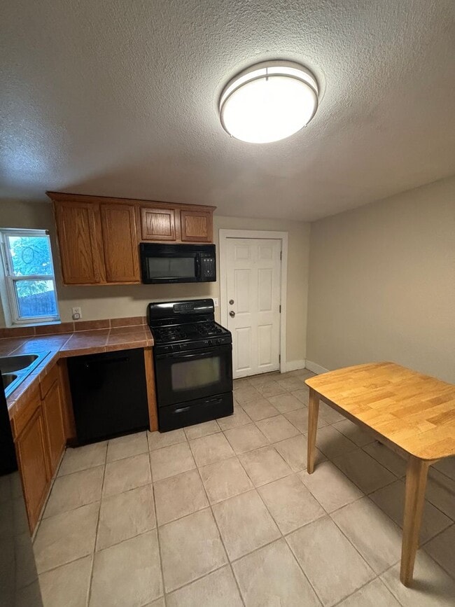 Building Photo - Updated 1 Bed/1 Bath Duplex in Lohi