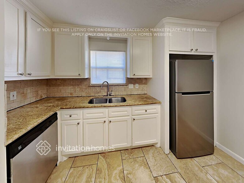 Building Photo - 19607 Lake Hollow Ln