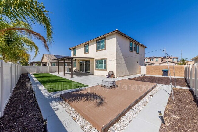 Building Photo - 34065 Helenium St