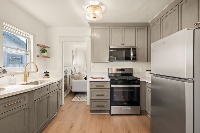 Building Photo - 4419–4423 Mississippi St — fully renovated with designer finishes throughout!
