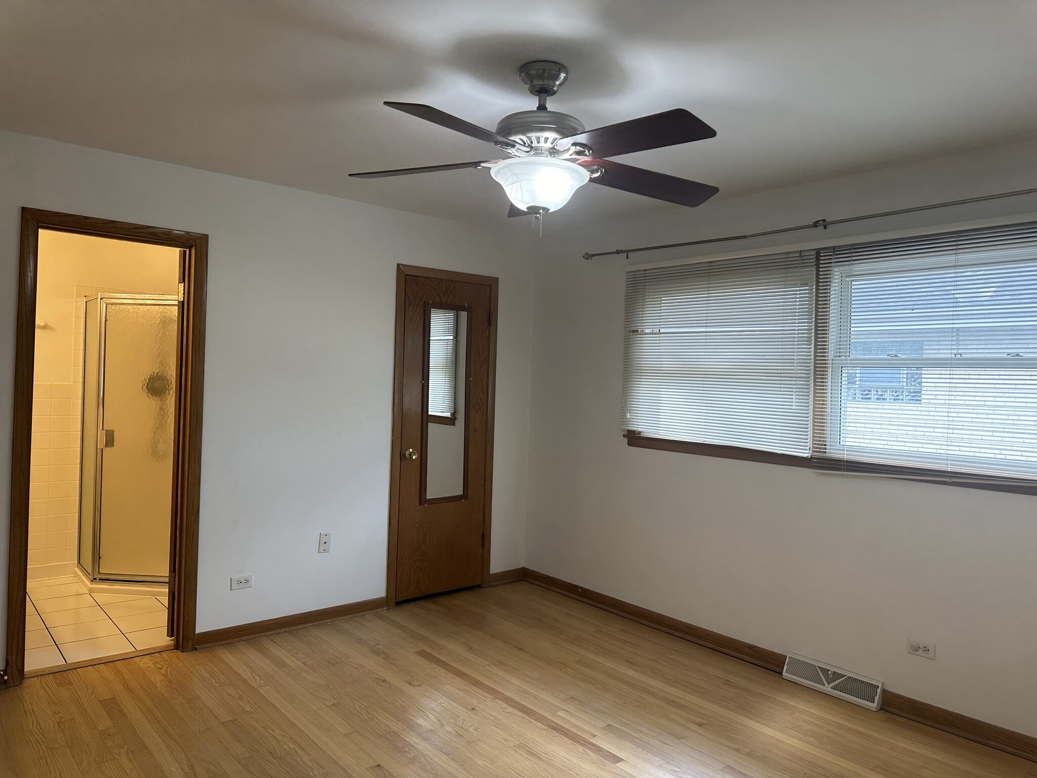 Master Bedroom - 1336 N Northwest Hwy