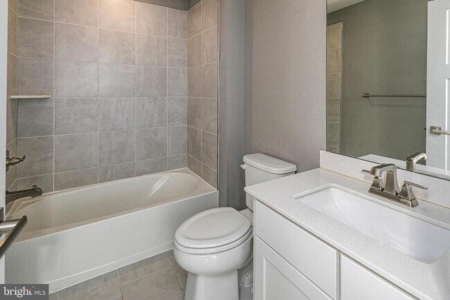 Building Photo - 2410 Lenox Dr