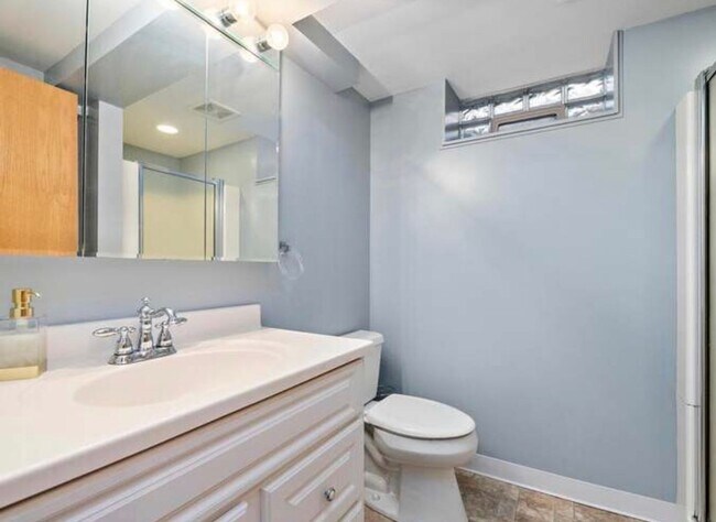 Building Photo - Lovely 4 Bedroom - Lee Park Neighborhood