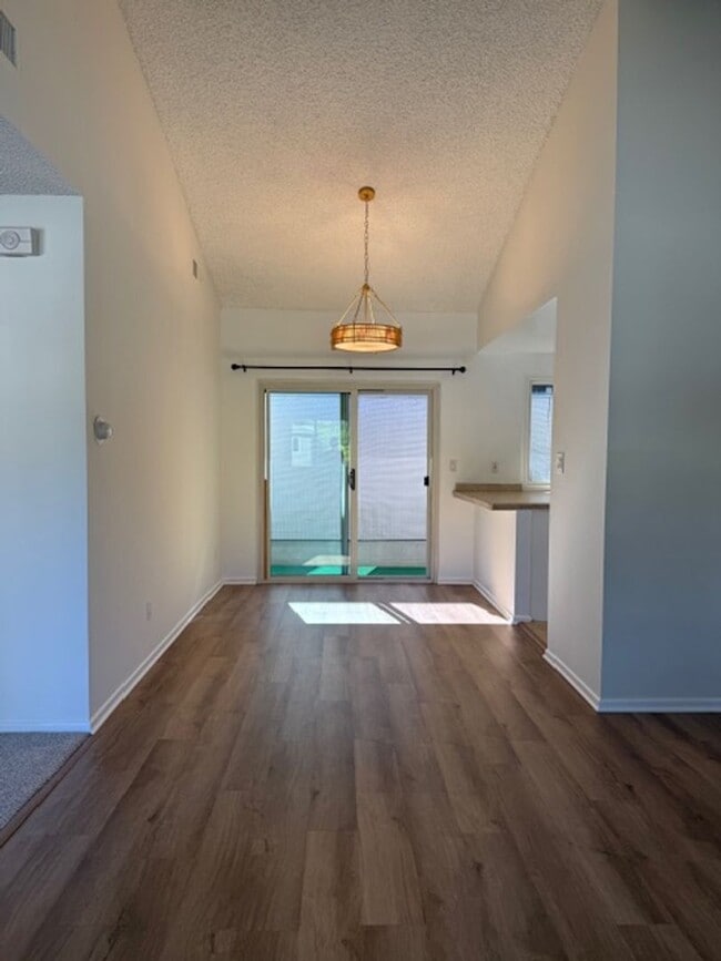 Building Photo - 420-22 Rees Street