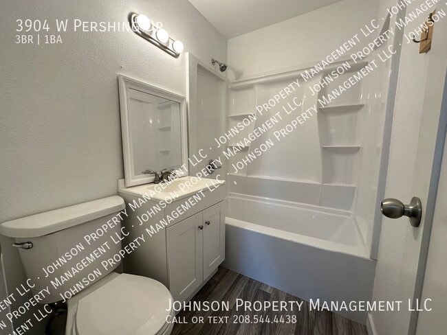 Building Photo - 3904 Pershing Dr