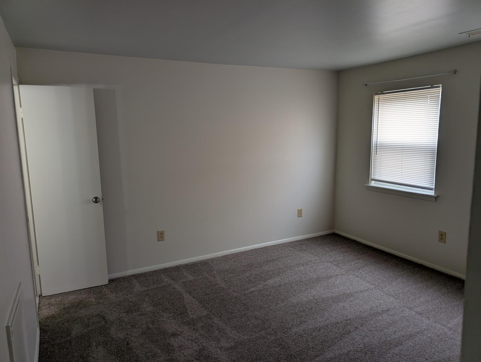 Building Photo - 1001 White Oak Rd