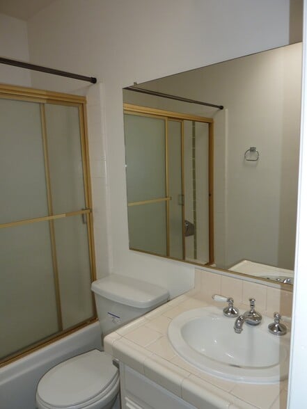 Building Photo - 2055 Rodney Dr