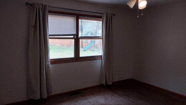 Building Photo - 5420 Hillside Dr W