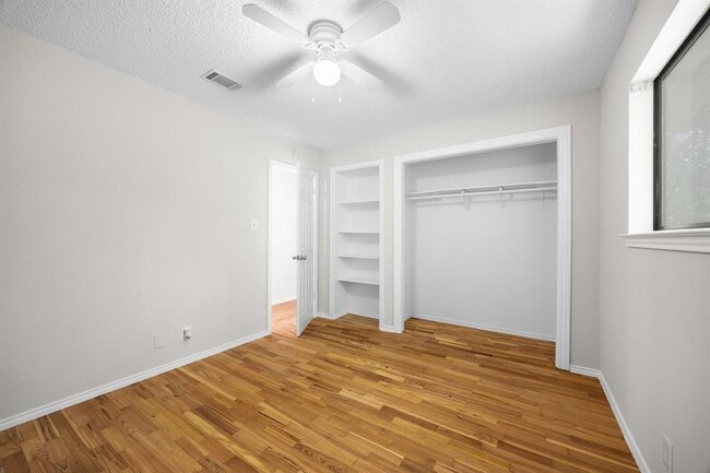Building Photo - 2218 Bahama Rd