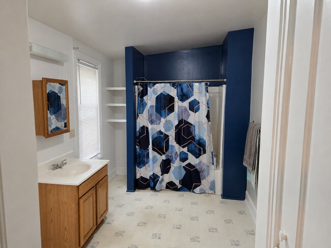Building Photo - 2 Bedroom Single Family Home in Columbia!