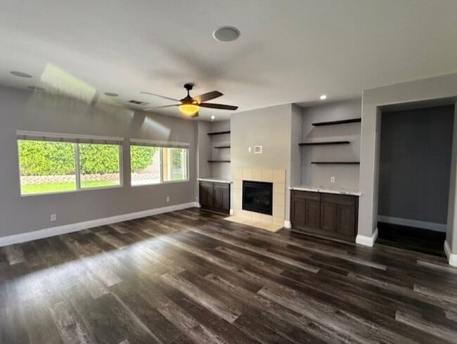 Building Photo - Home with Solar in Gated Sonora Wells