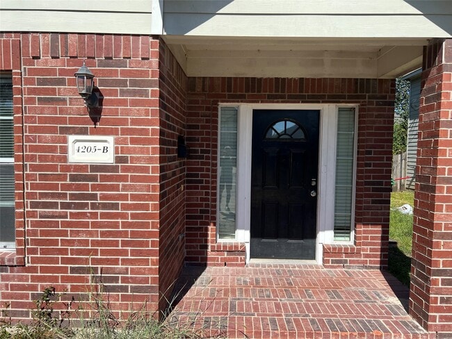 Building Photo - 4205 Clover St