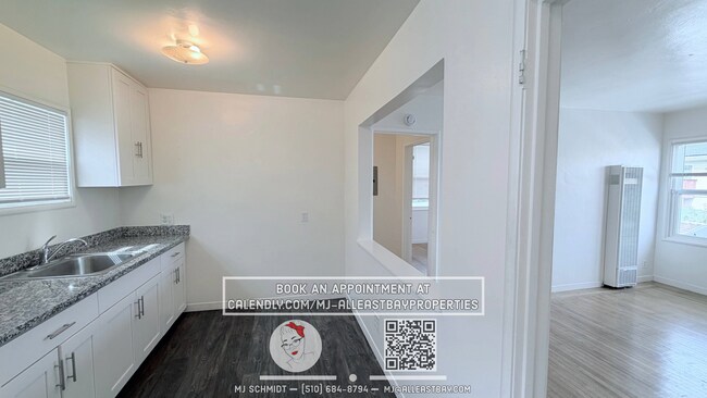 Building Photo - Remodeled top floor 1 Bd with hardwood flooring and spacious modern kitchen $1750