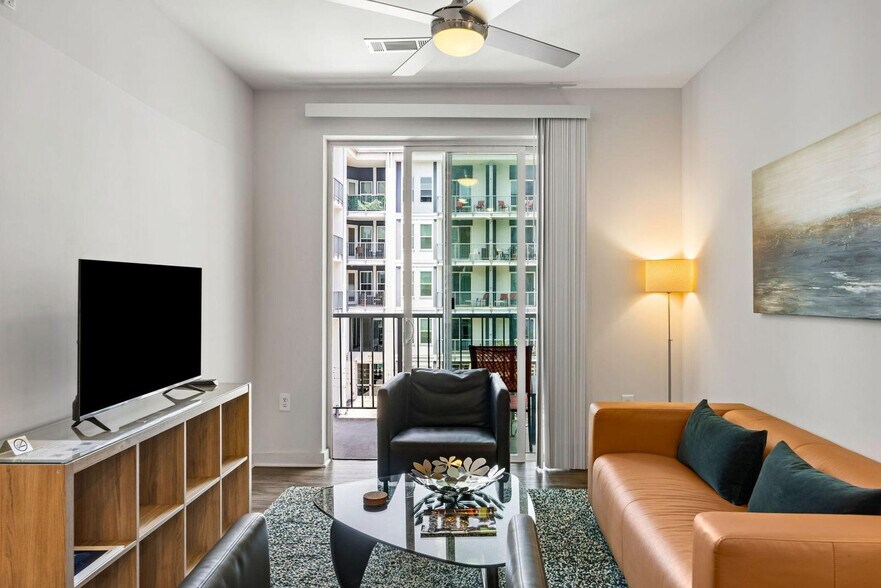 Primary Photo - 1270 Spring St NW