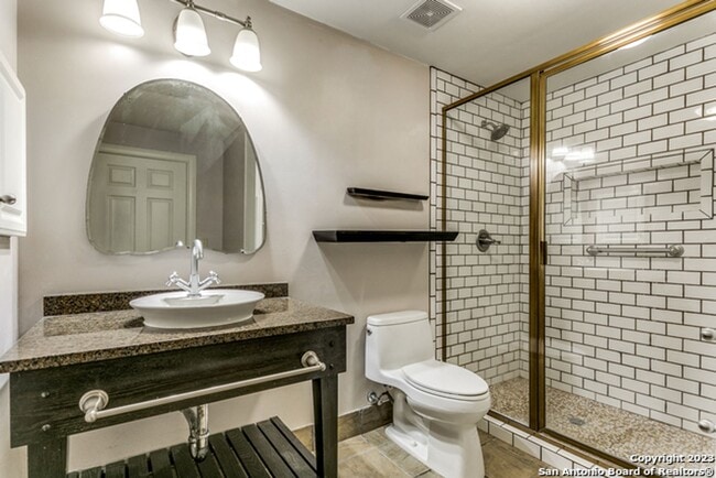 Building Photo - 2-BEDROOM CONDO AT ANDALUSIA CONDOMINIUMS