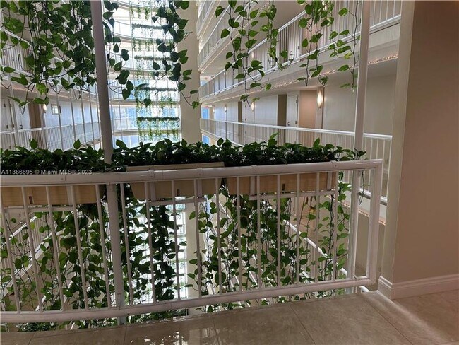 Building Photo - 1717 N Bayshore Dr